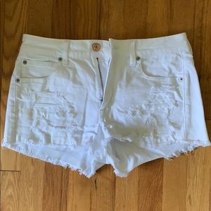 White pair American eagle HI-RISE SHORTIE